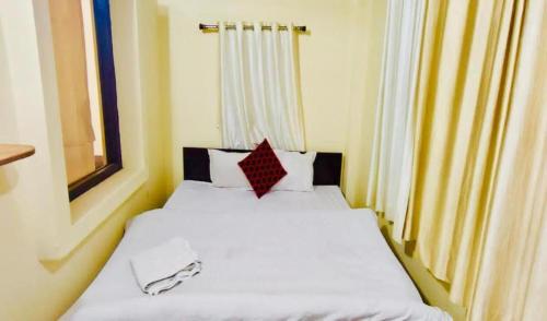 Una cama o camas en una habitación de Sukoon Lake Stays