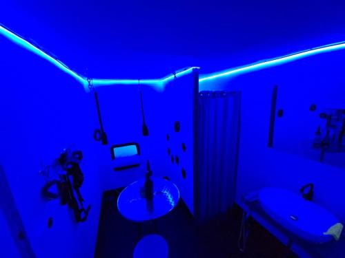 a bathroom with blue lights in a room at Secret in Graincourt-lès-Havrincourt