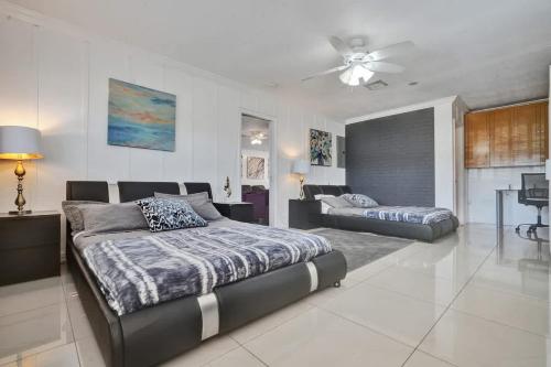 ハリウッドにあるLuxury Villa Heated Pool Hot Tub Playgroundのギャラリーの写真