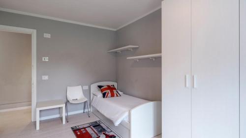 a small bedroom with a bed and a chair at Snowhite in Incudine