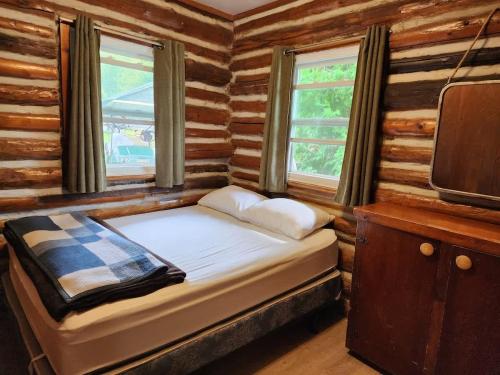 Cama o camas de una habitación en 3-Bedroom Cottage #10 - Balsam Lake