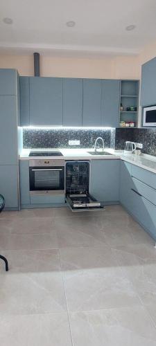Dapur atau dapur kecil di 3-Room Seaview Apartment at Bamboo Beach