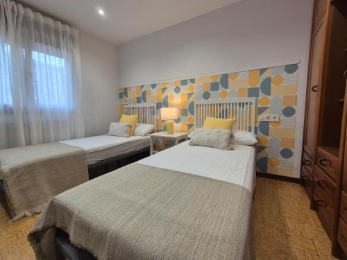 Postel nebo postele na pokoji v ubytování 22A04 Casa Azul del corral de abaju en Arriondas