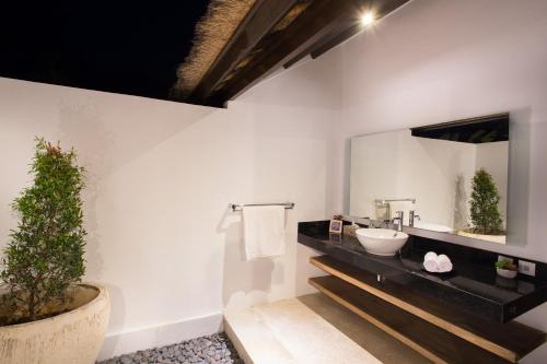 A bathroom at The Point Resort Lembongan