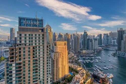 Marina View, 2BR Ideal for Groups, Walk to beach