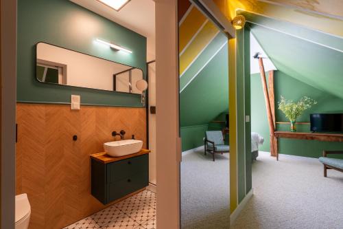 a bathroom with a sink and a mirror at Winnica Kosmos in Lubcza