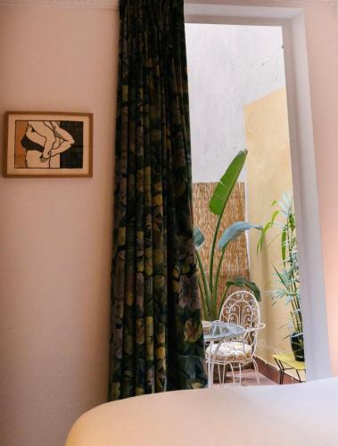 a window with a curtain in a room at Hotel du Temps Madrid in Madrid