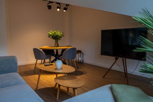 Μια τηλεόραση ή/και κέντρο ψυχαγωγίας στο Apartamentos sarmiento - ático
