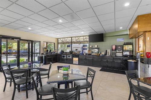 Ресторан / где поесть в Best Western Alpenglo Lodge