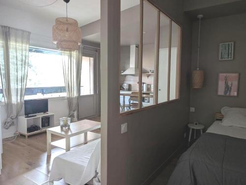 Φωτογραφία από το άλμπουμ του Chazelles - Appartement avec balcon - mêtro Hopital Lyon Sud σε Saint-Genis-Laval
