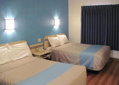 Ένα ή περισσότερα κρεβάτια σε δωμάτιο στο Motel 6-Avoca, IA