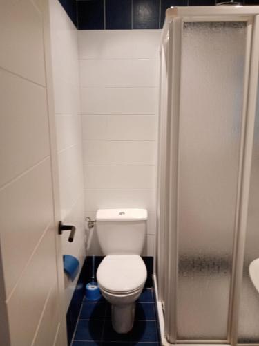 Bilik mandi di Beach Apartment