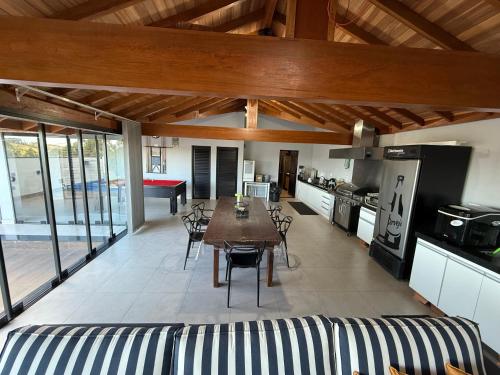 a large kitchen with a table and chairs in a room at Casa Alto da Serra in Serra Negra