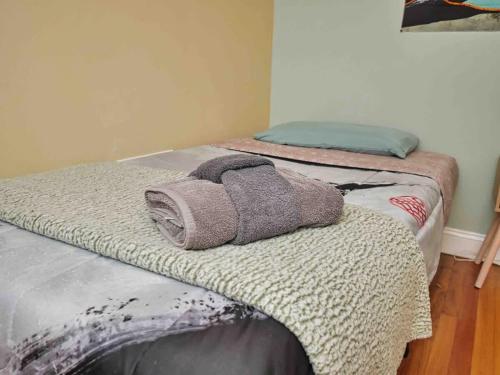 Кровать или кровати в номере Affordable & Furnished Comfy Oakland Apt