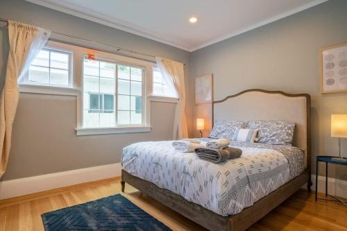a bedroom with a bed and a window at Oak Manor - Chic & Stylish 2BR Apartment Retreat in Oakland