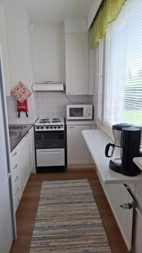 Η κουζίνα ή μικρή κουζίνα στο Kodikas yksiö Kangasniemen keskustassa