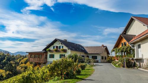Gallery image of Weingut Hernach vlg Roschitz in Leutschach