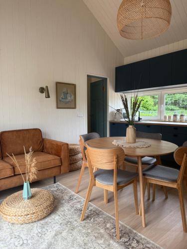 a kitchen and living room with a table and chairs at Kalakuninga Puhkemaja in Liimala