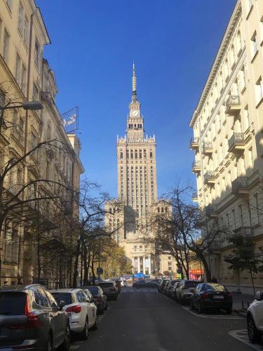 Super Central 3in1 Flat #Balcony #Palace View #55''Smart TV #Fast Wi-Fi #Metro