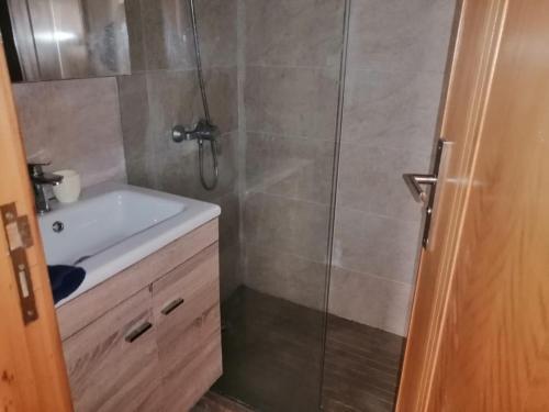 a bathroom with a shower and a sink at Les terrasses 2 in Mansouria