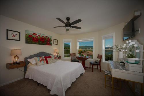 a bedroom with a bed and a ceiling fan at The Irish Inn in Hood River