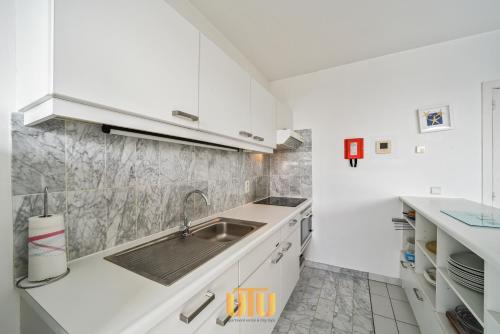 Η κουζίνα ή μικρή κουζίνα στο Summer studio with big sunny terrace