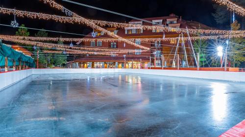 Bazén v ubytování Marriott Timber Lodge 3BR Apartment with Resort Access nebo v jeho okolí