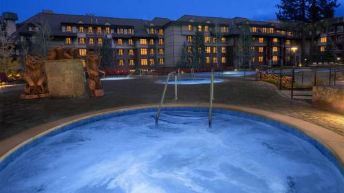 Bazén v ubytování Marriott Timber Lodge 3BR Apartment with Resort Access nebo v jeho okolí