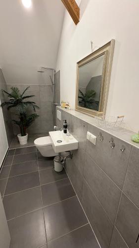 a bathroom with a sink and a mirror on the wall at Wunderschöne Wohnung in Erftstadt-Liblar 15 Minuten bis zum Phantasialand! in Erftstadt