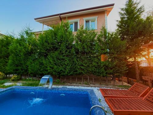 Kolam renang di atau dekat dengan Villa with Hot Pool