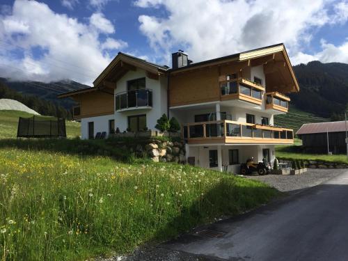Nespecifikovaný výhled na hory nebo výhled na hory při pohledu z apartmánu