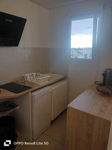 Kitchen o kitchenette sa mariflo