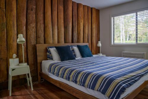 Cama o camas de una habitación en Snows Creek Retreat - The Creek House