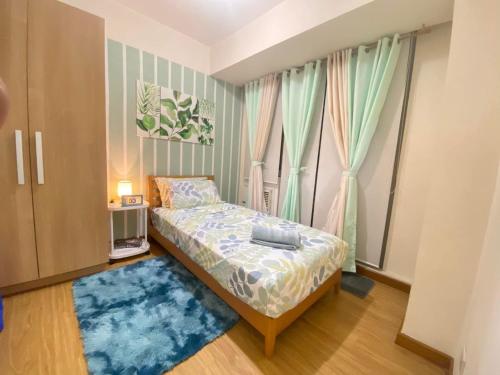 a small bedroom with a bed and a window at Leisure Escape Azure in Sampong