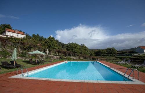a large swimming pool in a yard at Outeiro-Quinta de São Francisco in Viana do Castelo