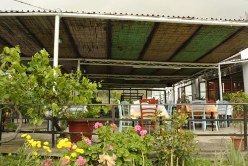 Taman di luar Kleanthis Apartments