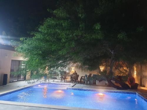 Bazén v ubytování Moonlight chalet nebo v jeho okolí