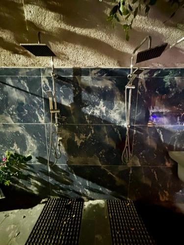 Fotografie z fotogalerie ubytování Moonlight chalet v destinaci Shūnat Nimrīn