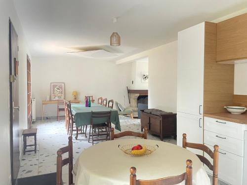 Η κουζίνα ή μικρή κουζίνα στο Le clos des terres