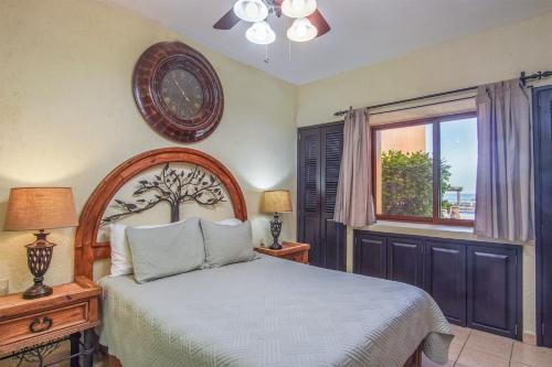 a bedroom with a bed and a window at Princesa De Penasco in Punta Penasco New