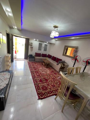 a living room with a couch and a table at ڤيلا صاحبه السعاده قريه بدر الساحل الشمالي in El Alamein