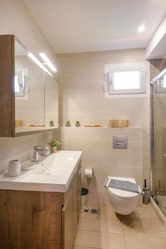 Ένα μπάνιο στο Private Modern Apartment