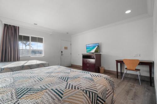Ένα ή περισσότερα κρεβάτια σε δωμάτιο στο Santa Fe Inn Los Angeles