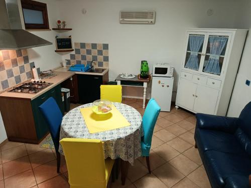 Kuchyň nebo kuchyňský kout v ubytování Appartamentino Cinisi