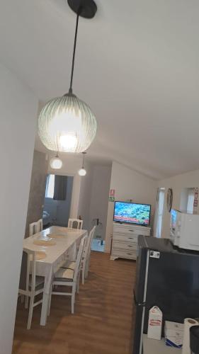 Kuchyň nebo kuchyňský kout v ubytování Casa Cristiana Moisei