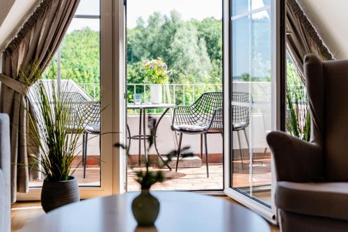 a living room with a table and chairs on a balcony at Ostsee, wunderschöne Wohnung mit Meerblick in Harrislee