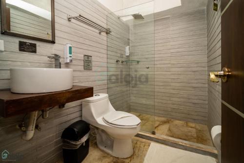 a bathroom with a toilet and a sink and a shower at Hotel Boutique Maraf Cancun in Cancún