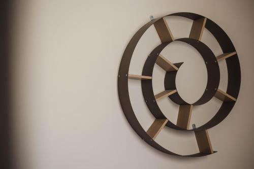 a large metal letter g on a wall at 4 Balconi rooms-Boutique B&B in Lecce