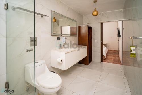 a bathroom with a toilet and a sink and a shower at Hotel Boutique Maraf Cancun in Cancún