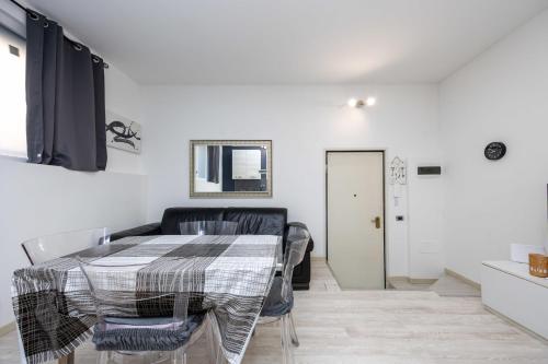 Spacious 70 mq Apartment Self Check-in ,Free Parking, San Siro